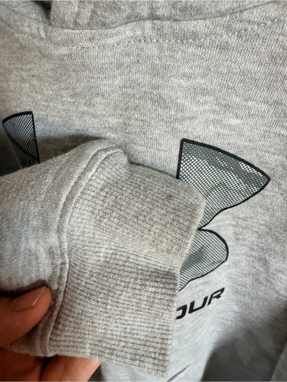 Under Armour Kids Grey Hoodie – Size 7 – Good Condition